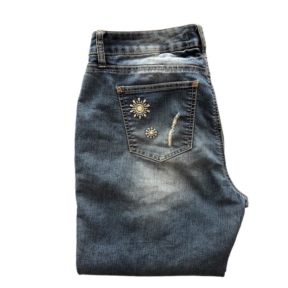 LOVE INDIGO cropped oversized jeans. Distressed, embroidered embellished summer - Picture 7 of 12